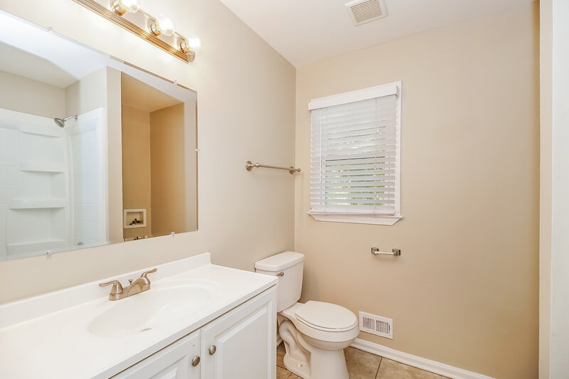 1,785/Mo, 6543 Hidden Forest Dr Charlotte, NC 28213 Main Bathroom View