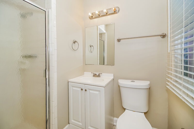 1,785/Mo, 6543 Hidden Forest Dr Charlotte, NC 28213 Main Bathroom View 2