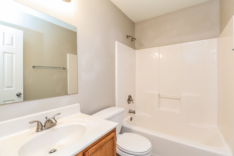 1,925/Mo, 1810 Cagney St Charlotte, NC 28262 Main Bathroom View
