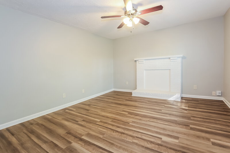 1,480/Mo, 1331 Susan St Charlotte, NC 28208 Living Room View