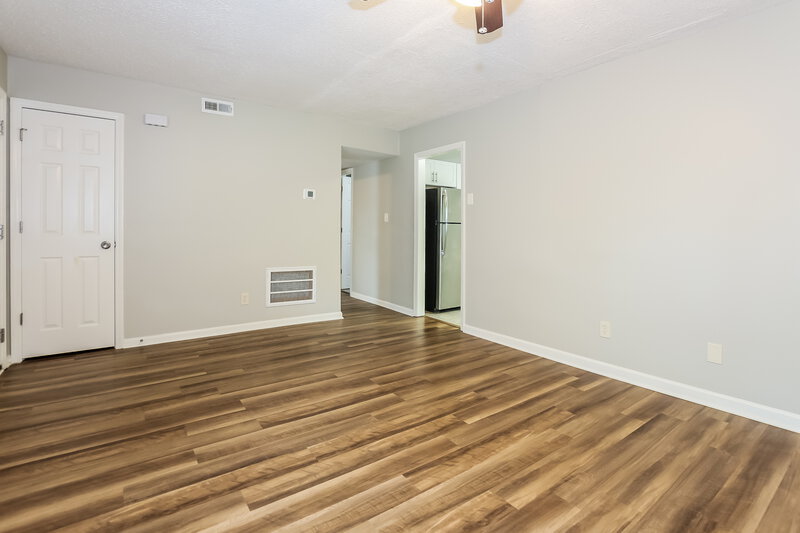 1,480/Mo, 1331 Susan St Charlotte, NC 28208 Living Room View 3