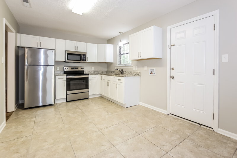 1,480/Mo, 1331 Susan St Charlotte, NC 28208 Kitchen View 2