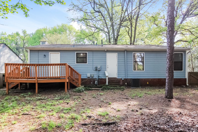 1,480/Mo, 1331 Susan St Charlotte, NC 28208 Rear View