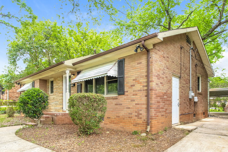 2,020/Mo, 3924 Broadview Dr Charlotte, NC 28217 Front View 2