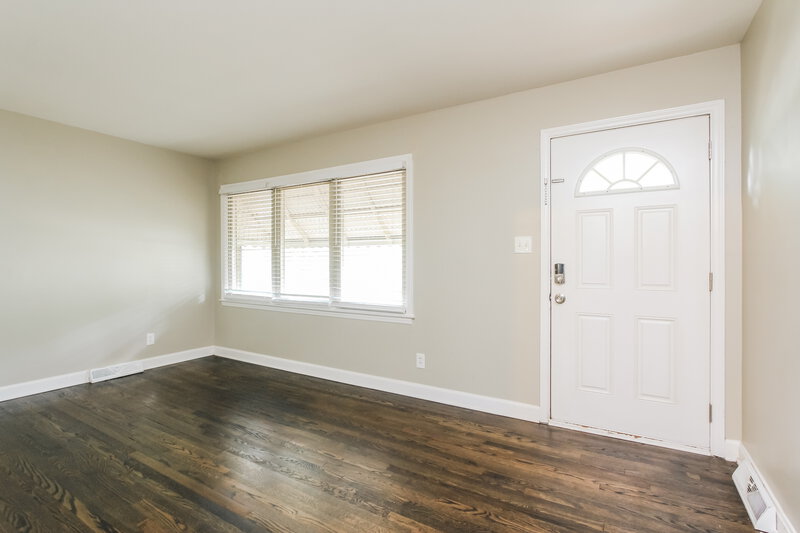 2,020/Mo, 3924 Broadview Dr Charlotte, NC 28217 Living Room View