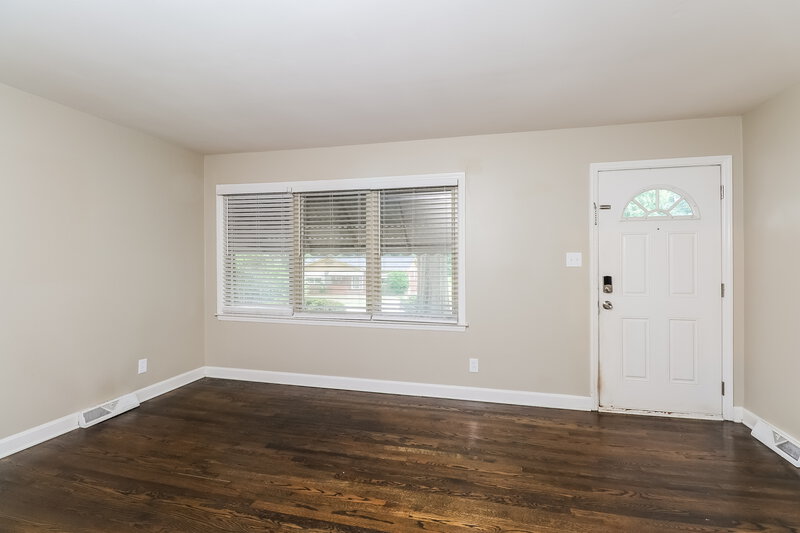 1,795/Mo, 3924 Broadview Dr Charlotte, NC 28217 Living Room View 2
