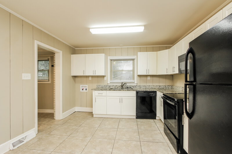 2,020/Mo, 3924 Broadview Dr Charlotte, NC 28217 Kitchen View