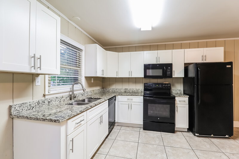 1,795/Mo, 3924 Broadview Dr Charlotte, NC 28217 Kitchen View 2