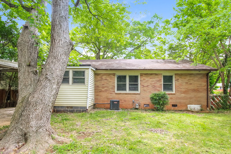 2,020/Mo, 3924 Broadview Dr Charlotte, NC 28217 Rear View