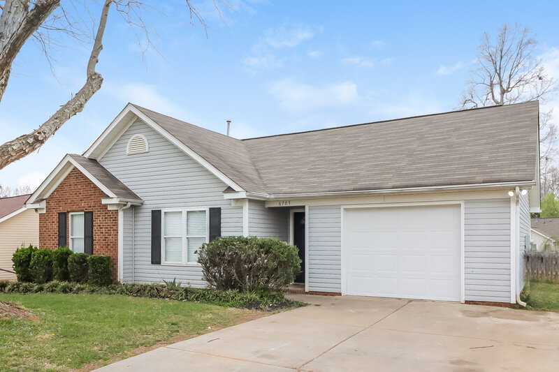 2,070/Mo, 6705 Rain Creek Way Charlotte, NC 28262 Front View