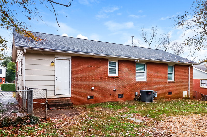 1,510/Mo, 8200 Carrolwood Dr Charlotte, NC 28217 Rear View