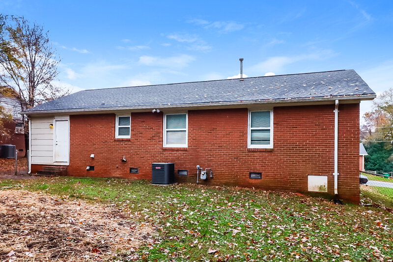 1,510/Mo, 8200 Carrolwood Dr Charlotte, NC 28217 Rear View 3