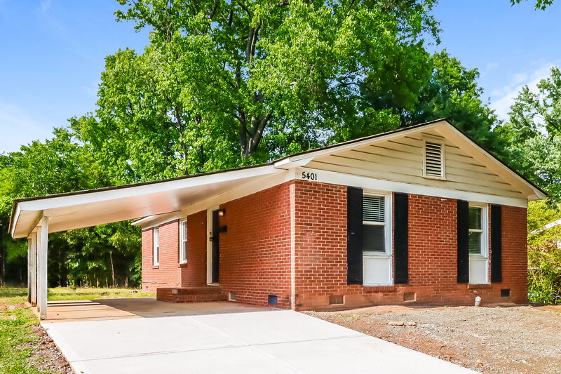 1,545/Mo, 5401 Snow White Ln Charlotte, NC 28213 Front View
