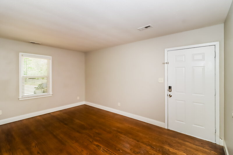 1,545/Mo, 5401 Snow White Ln Charlotte, NC 28213 Living Room View 2