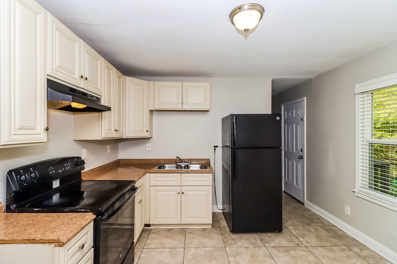 1,545/Mo, 5401 Snow White Ln Charlotte, NC 28213 Kitchen View 2