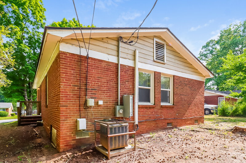 1,545/Mo, 5401 Snow White Ln Charlotte, NC 28213 Rear View