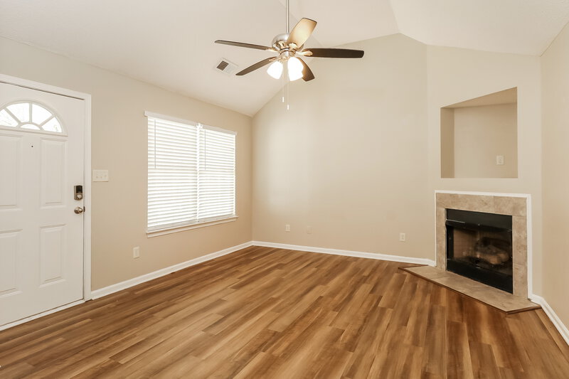 1,850/Mo, 2533 Hemby Woods Dr Charlotte, NC 28262 Living Room View