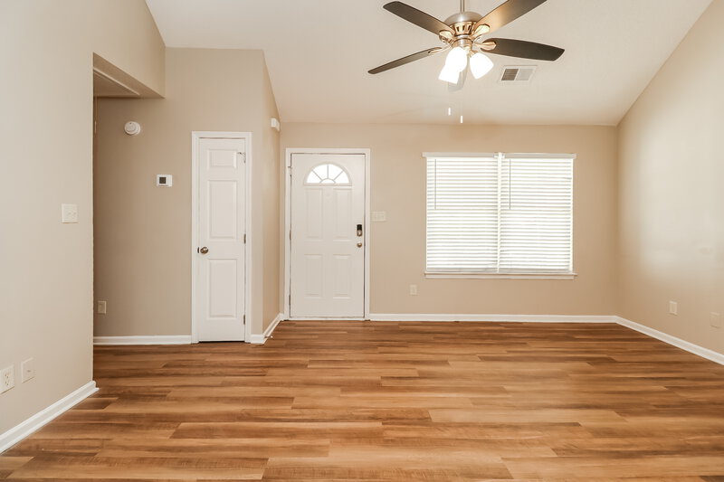 1,850/Mo, 2533 Hemby Woods Dr Charlotte, NC 28262 Living Room View 3