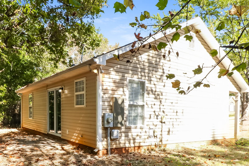 1,850/Mo, 2533 Hemby Woods Dr Charlotte, NC 28262 Rear View
