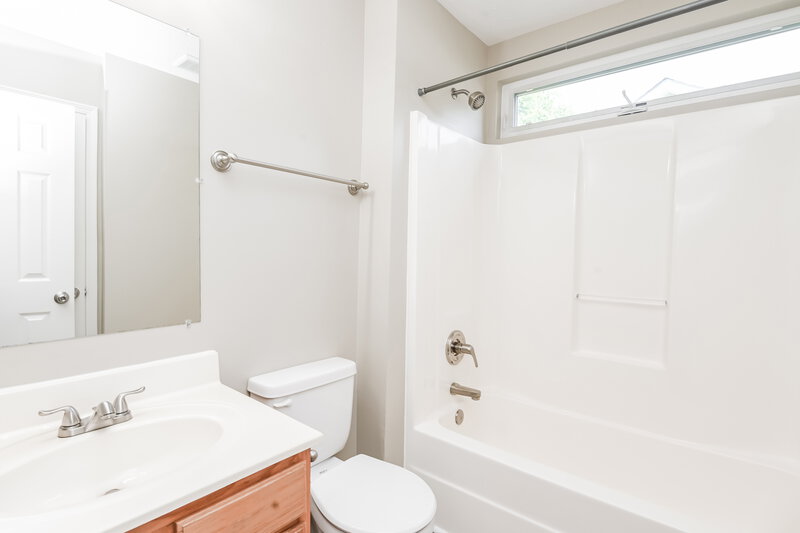 1,675/Mo, 1939 Dietrich Ln Charlotte, NC 28262 Bathroom View