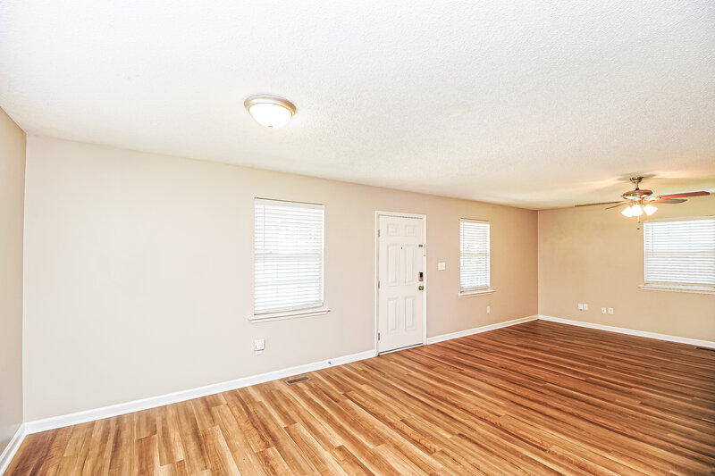 2,830/Mo, 1016 Harrill St Charlotte, NC 28205 Living Room View