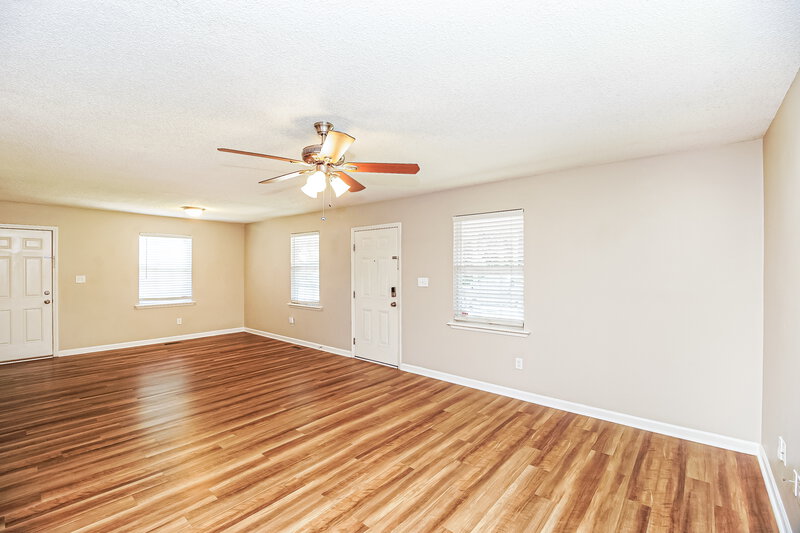 2,830/Mo, 1016 Harrill St Charlotte, NC 28205 Living Room View 2