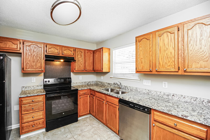 2,830/Mo, 1016 Harrill St Charlotte, NC 28205 Kitchen View