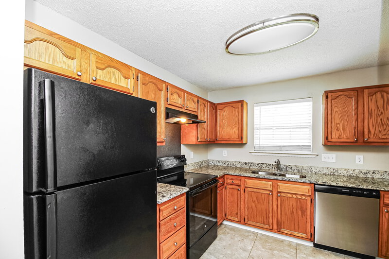 2,830/Mo, 1016 Harrill St Charlotte, NC 28205 Kitchen View 2