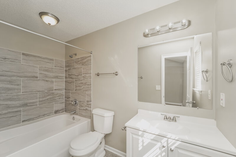 1,725/Mo, 7118 Rumple Rd Charlotte, NC 28262 Main Bathroom View