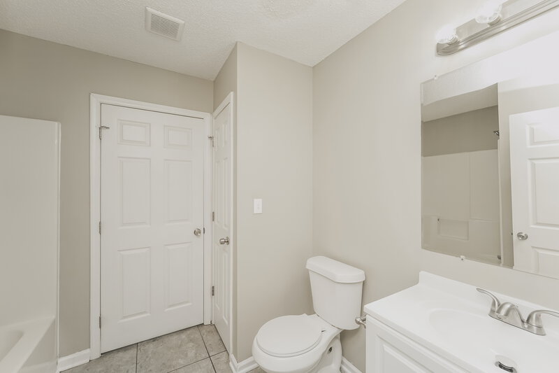 1,725/Mo, 7118 Rumple Rd Charlotte, NC 28262 Bathroom View