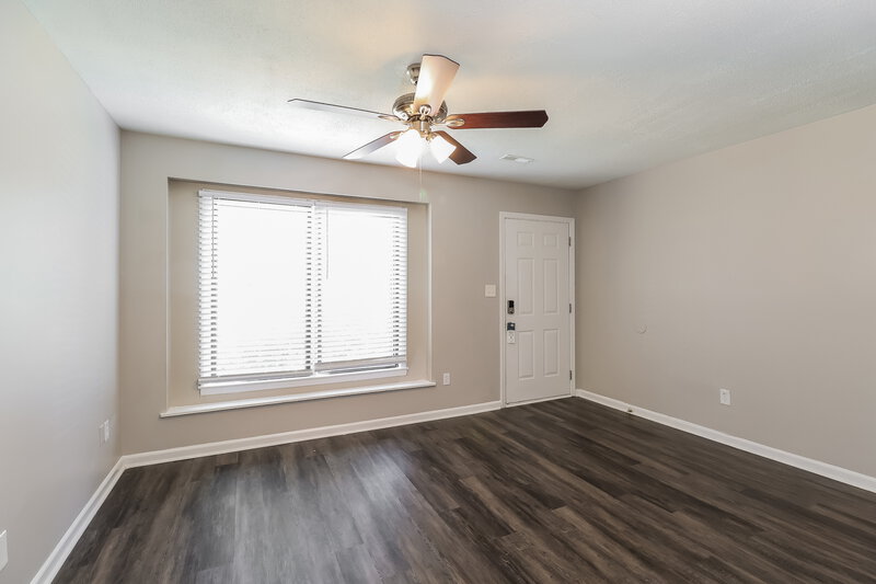 1,675/Mo, 3407 Pine Meadow Dr Charlotte, NC 28269 Living Room View 2