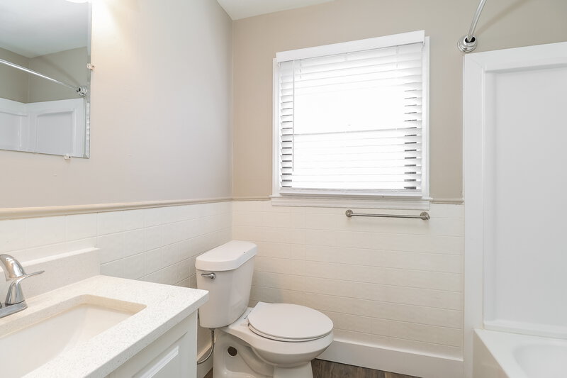 1,675/Mo, 3407 Pine Meadow Dr Charlotte, NC 28269 Main Bathroom View