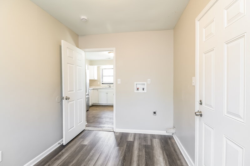 1,675/Mo, 3407 Pine Meadow Dr Charlotte, NC 28269 Laundry Room View