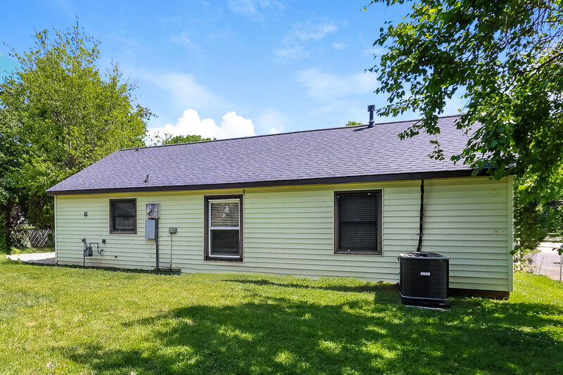 1,675/Mo, 3407 Pine Meadow Dr Charlotte, NC 28269 Rear View