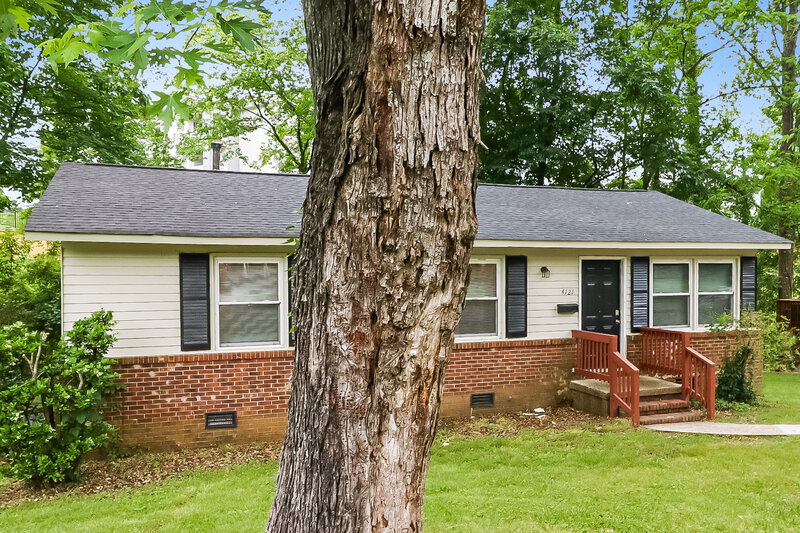 1,555/Mo, 4121 Carlyle Dr Charlotte, NC 28208 Front View