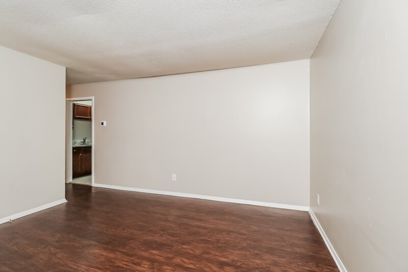 1,555/Mo, 4121 Carlyle Dr Charlotte, NC 28208 Living Room View 4