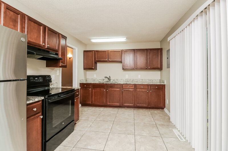 1,555/Mo, 4121 Carlyle Dr Charlotte, NC 28208 Kitchen View 2