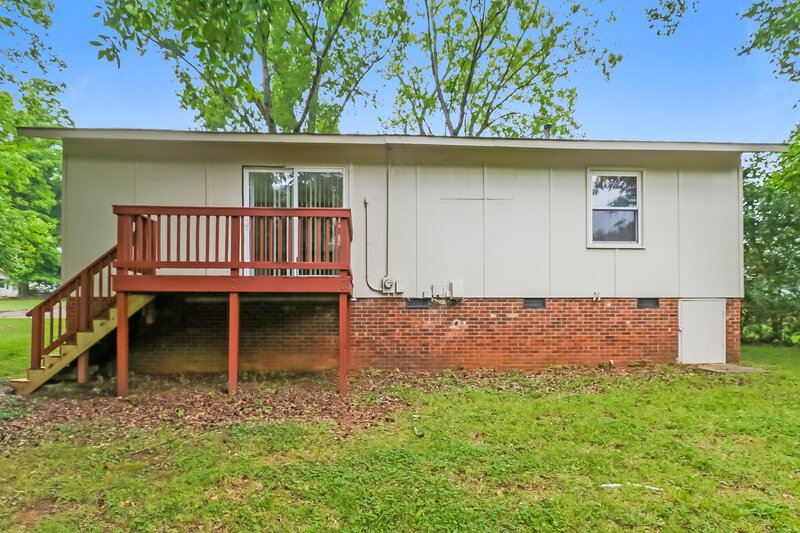 1,555/Mo, 4121 Carlyle Dr Charlotte, NC 28208 Rear View