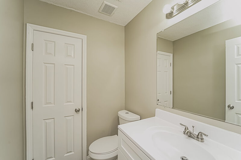 1,525/Mo, 6840 Delta Lake Dr Charlotte, NC 28215 Bathroom View