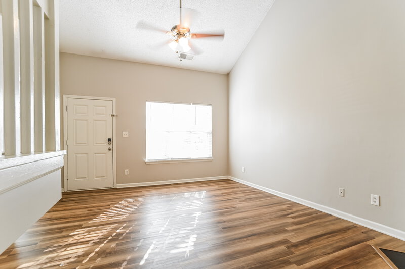 1,785/Mo, 4127 Birch Leaf Ct Charlotte, NC 28215 Living Room View