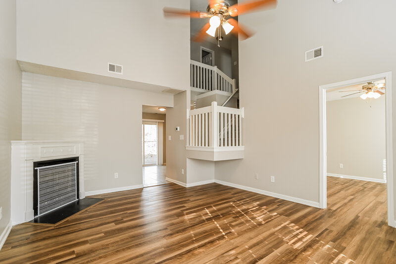 1,785/Mo, 4127 Birch Leaf Ct Charlotte, NC 28215 Living Room View 2