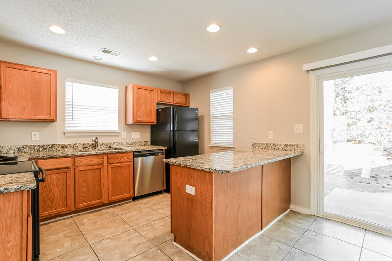 1,785/Mo, 4127 Birch Leaf Ct Charlotte, NC 28215 Kitchen View