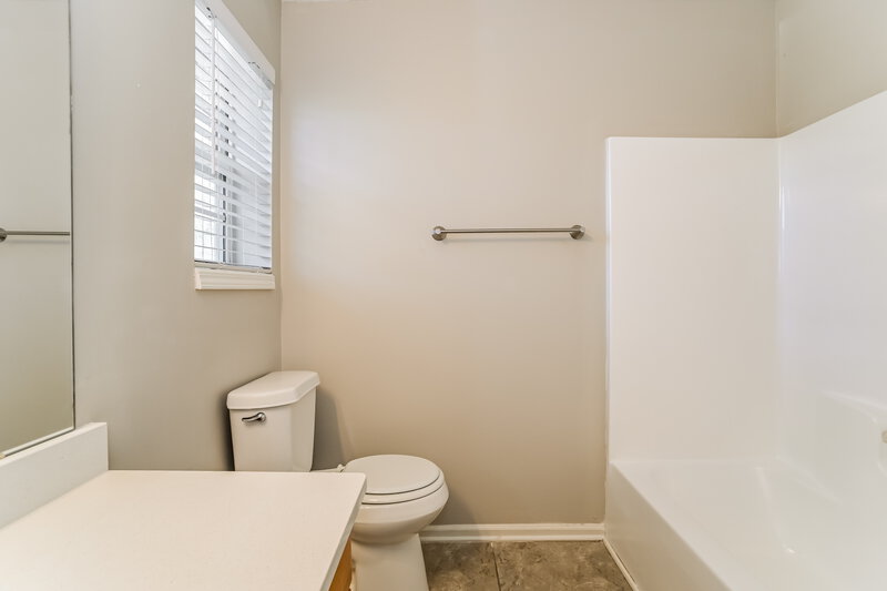 1,785/Mo, 4127 Birch Leaf Ct Charlotte, NC 28215 Bathroom View