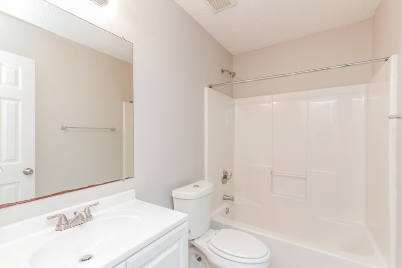 1,620/Mo, 1929 Slater Ridge Dr Charlotte, NC 28216 Main Bathroom View