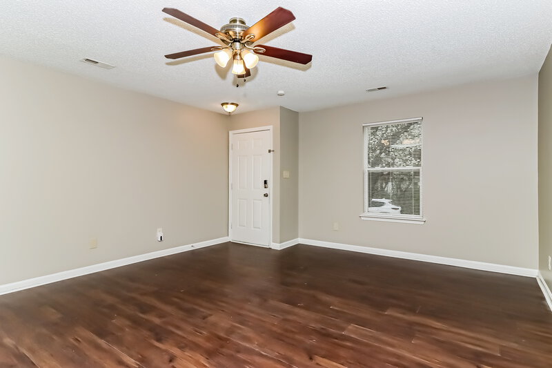 2,450/Mo, 6303 Linda Vista Ln Charlotte, NC 28216 Living Room View