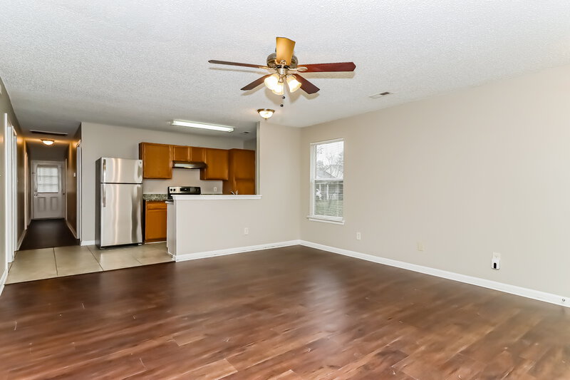2,450/Mo, 6303 Linda Vista Ln Charlotte, NC 28216 Living Room View 2
