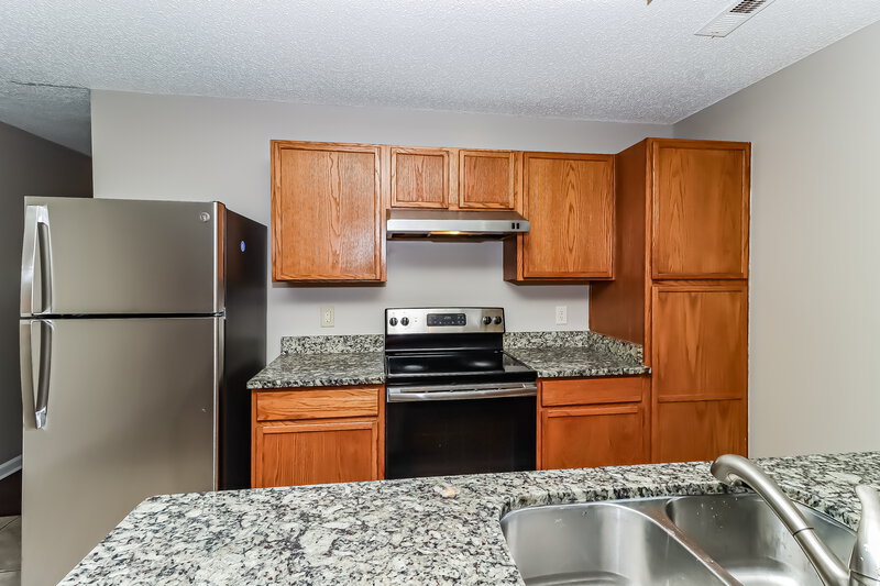 2,450/Mo, 6303 Linda Vista Ln Charlotte, NC 28216 Kitchen View