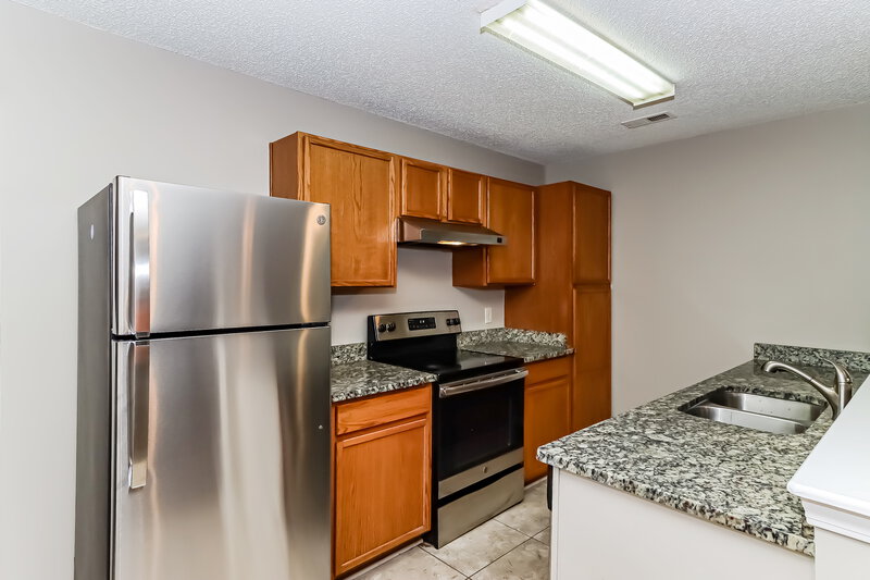 2,450/Mo, 6303 Linda Vista Ln Charlotte, NC 28216 Kitchen View 2