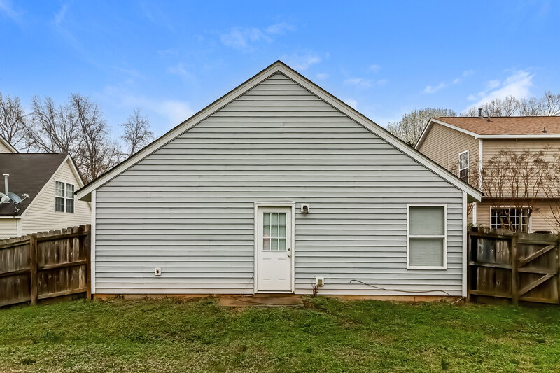 2,450/Mo, 6303 Linda Vista Ln Charlotte, NC 28216 Rear View