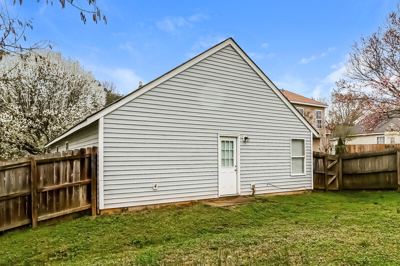 2,450/Mo, 6303 Linda Vista Ln Charlotte, NC 28216 Rear View 3